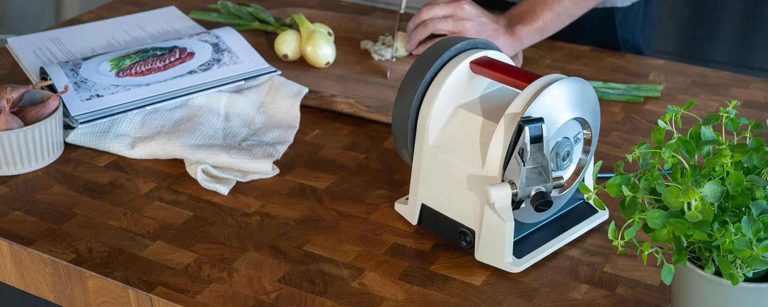 NEW COLOUR – Tormek T-1 Morakniv 1891 in Linen White