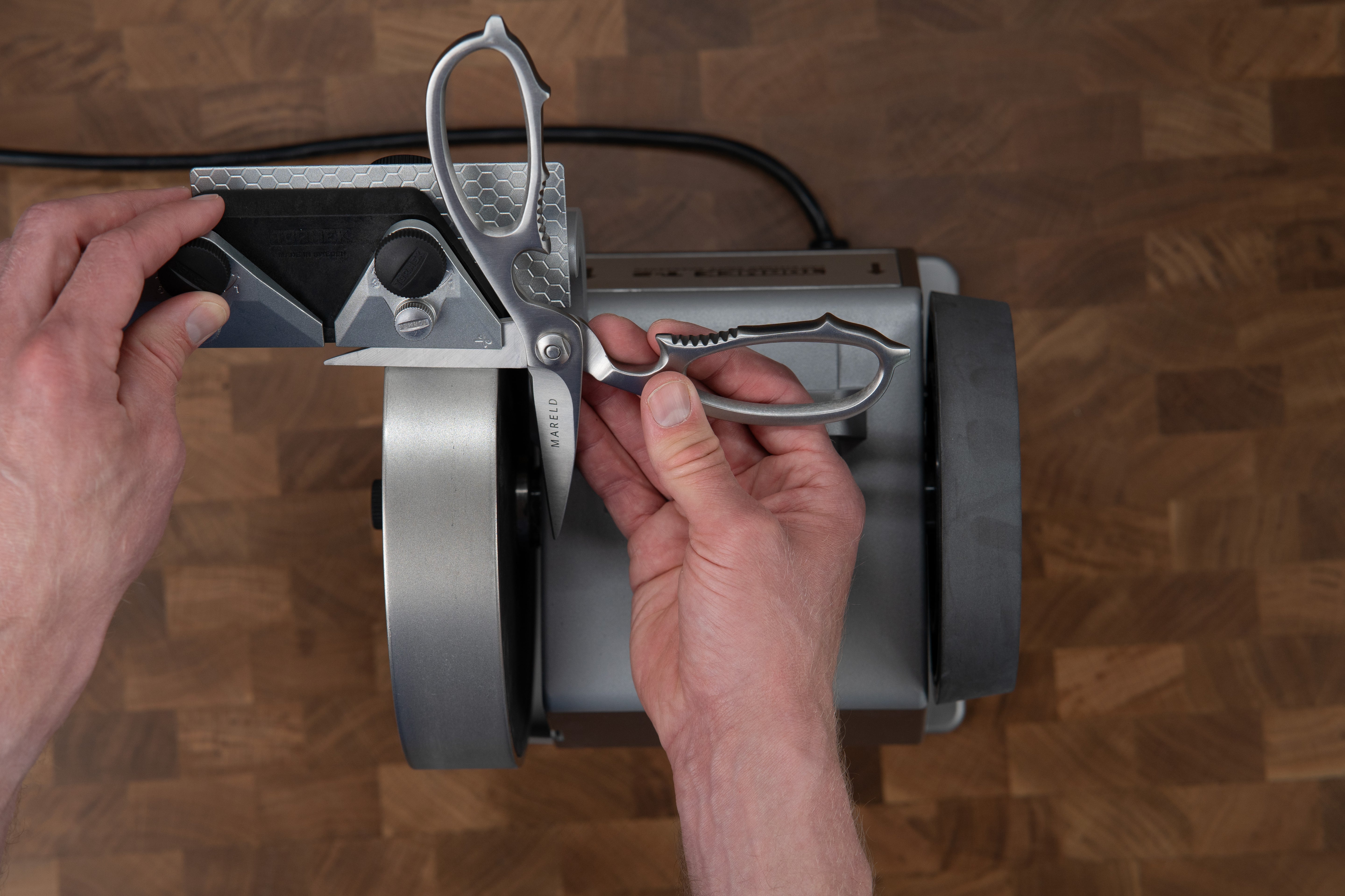 Sharpen scossors used in kitchen on Tormek T-2