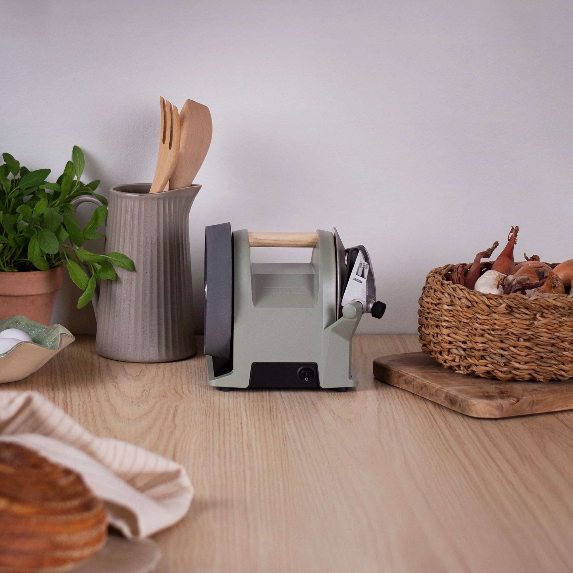 Tormek T-1 in Ash Green - the new kitchen icon on the kitchen counter